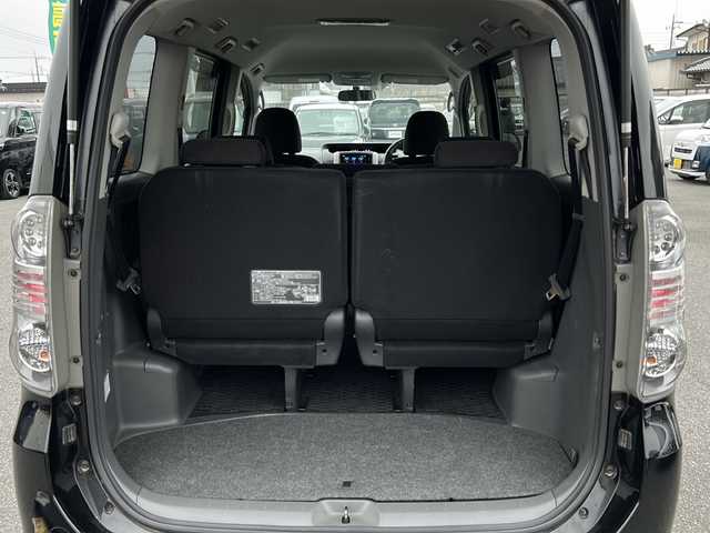 トヨタ ヴォクシー Z 栃木県 2009(平21)年 7.9万km ブラック 社外メモリナビ/品番:AVN-LS01W/Bluetooth/CD/DVD/フルセグTV/バックカメラ/盗難防止装置/ETC/ウィンカーミラー/ドアバイザー/両側パワースライドドア/HIDヘッドライト/フォグランプ/プッシュスタート/スマートキー/純正アルミホイール/純正フロアマット