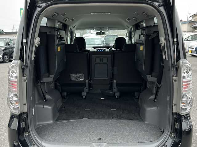 トヨタ ヴォクシー Z 栃木県 2009(平21)年 7.9万km ブラック 社外メモリナビ/品番:AVN-LS01W/Bluetooth/CD/DVD/フルセグTV/バックカメラ/盗難防止装置/ETC/ウィンカーミラー/ドアバイザー/両側パワースライドドア/HIDヘッドライト/フォグランプ/プッシュスタート/スマートキー/純正アルミホイール/純正フロアマット