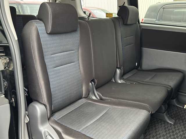 トヨタ ヴォクシー Z 栃木県 2009(平21)年 7.9万km ブラック 社外メモリナビ/品番:AVN-LS01W/Bluetooth/CD/DVD/フルセグTV/バックカメラ/盗難防止装置/ETC/ウィンカーミラー/ドアバイザー/両側パワースライドドア/HIDヘッドライト/フォグランプ/プッシュスタート/スマートキー/純正アルミホイール/純正フロアマット