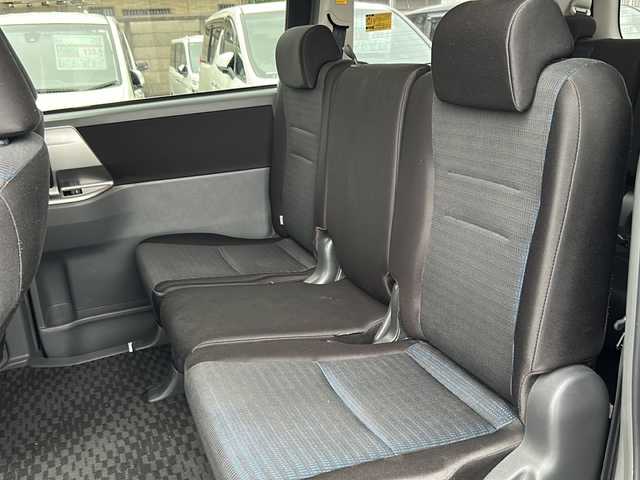 トヨタ ヴォクシー Z 栃木県 2009(平21)年 7.9万km ブラック 社外メモリナビ/品番:AVN-LS01W/Bluetooth/CD/DVD/フルセグTV/バックカメラ/盗難防止装置/ETC/ウィンカーミラー/ドアバイザー/両側パワースライドドア/HIDヘッドライト/フォグランプ/プッシュスタート/スマートキー/純正アルミホイール/純正フロアマット