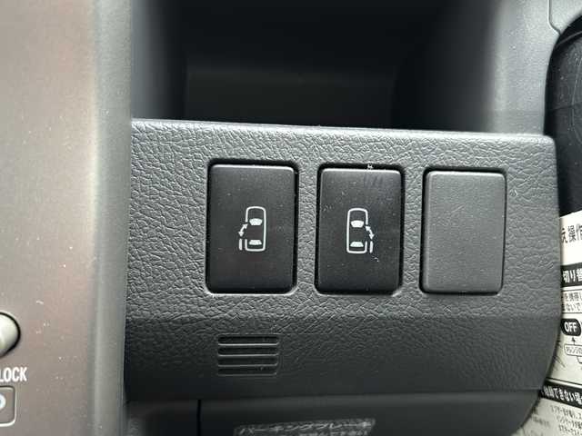 トヨタ ヴォクシー Z 栃木県 2009(平21)年 7.9万km ブラック 社外メモリナビ/品番:AVN-LS01W/Bluetooth/CD/DVD/フルセグTV/バックカメラ/盗難防止装置/ETC/ウィンカーミラー/ドアバイザー/両側パワースライドドア/HIDヘッドライト/フォグランプ/プッシュスタート/スマートキー/純正アルミホイール/純正フロアマット