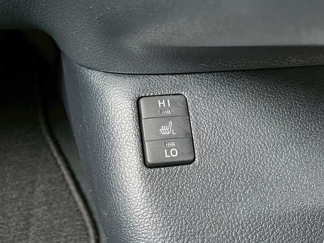 トヨタ プリウス A ツーリングセレクション 福島県 2017(平29)年 4.9万km 赤 純正ナビ（CD・DVD・BT・フルセグTV）/純正アルミホイール/純正フロアマット/ドライブレコーダー/レーダークルーズコントロール/衝突被害軽減ブレーキ/オートマチックハイビーム/盗難防止装置/横滑り防止装置/ETC/AAC/バックカメラ/レザーシート/シートヒーター