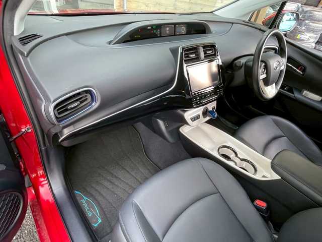 トヨタ プリウス A ツーリングセレクション 福島県 2017(平29)年 4.9万km 赤 純正ナビ（CD・DVD・BT・フルセグTV）/純正アルミホイール/純正フロアマット/ドライブレコーダー/レーダークルーズコントロール/衝突被害軽減ブレーキ/オートマチックハイビーム/盗難防止装置/横滑り防止装置/ETC/AAC/バックカメラ/レザーシート/シートヒーター