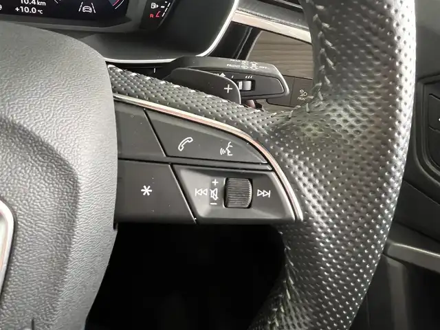 アウディ Ｑ３ SB 35TDIクワトロ Sライン 山形県 2020(令2)年 2.7万km ミトスブラックメタリック 純正ナビ/フルセグTV/AppleCarplay/バーチャルコックピット/電動リアゲート/フットオープナー/コーナーセンサー/Sラインレザーシート/パワーシート/シートヒーター/前後ドライブレコーダー/アダプティブクルーズコントロール/ブラインドスポットモニター/アンビエントライト