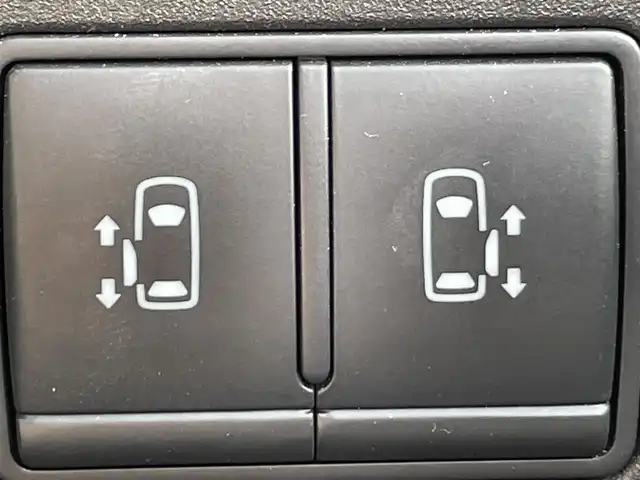 日産 セレナ ハイウェイスター V 岡山県 2019(令1)年 5.4万km ダイヤモンドブラック 登録時走行距離53138km/禁煙車/純正10インチナビ(MM519D-L)/　(CD/DVD/フルセグTV/Bluetooth)/フリップダウンモニター/全方位/フロント/両サイド/バックカメラ/プロパイロット/側方支援/後側方支援（BSM）/エマージェンシーブレーキ/速度標識表示/道路標識表示/駐車支援/ふらつき警報/ドライブレコーダー/ビルトインETC/両側パワースライドドア/革巻きステアリング/ステアリングスイッチ/純正LEDヘッドライト/フォグライト/オートライト/プッシュスタート/スマートキー/スペアキー×1/アイドリングストップ/純正アルミホイール 16インチ/ドアバイザー/ロールサンシェード/電動格納ミラー/純正フロアマット/横滑防止装置/盗難防止装置