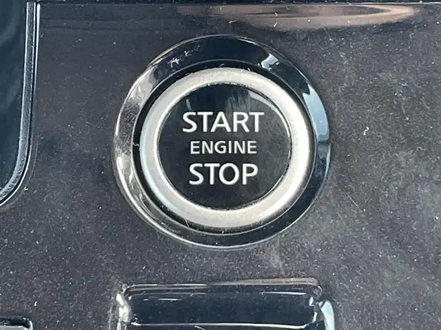 日産 セレナ ハイウェイスター V 岡山県 2019(令1)年 5.4万km ダイヤモンドブラック 登録時走行距離53138km/禁煙車/純正10インチナビ(MM519D-L)/　(CD/DVD/フルセグTV/Bluetooth)/フリップダウンモニター/全方位/フロント/両サイド/バックカメラ/プロパイロット/側方支援/後側方支援（BSM）/エマージェンシーブレーキ/速度標識表示/道路標識表示/駐車支援/ふらつき警報/ドライブレコーダー/ビルトインETC/両側パワースライドドア/革巻きステアリング/ステアリングスイッチ/純正LEDヘッドライト/フォグライト/オートライト/プッシュスタート/スマートキー/スペアキー×1/アイドリングストップ/純正アルミホイール 16インチ/ドアバイザー/ロールサンシェード/電動格納ミラー/純正フロアマット/横滑防止装置/盗難防止装置