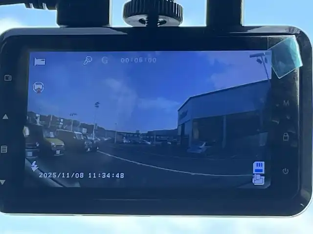 日産 セレナ ハイウェイスター V 岡山県 2019(令1)年 5.4万km ダイヤモンドブラック 登録時走行距離53138km/禁煙車/純正10インチナビ(MM519D-L)/　(CD/DVD/フルセグTV/Bluetooth)/フリップダウンモニター/全方位/フロント/両サイド/バックカメラ/プロパイロット/側方支援/後側方支援（BSM）/エマージェンシーブレーキ/速度標識表示/道路標識表示/駐車支援/ふらつき警報/ドライブレコーダー/ビルトインETC/両側パワースライドドア/革巻きステアリング/ステアリングスイッチ/純正LEDヘッドライト/フォグライト/オートライト/プッシュスタート/スマートキー/スペアキー×1/アイドリングストップ/純正アルミホイール 16インチ/ドアバイザー/ロールサンシェード/電動格納ミラー/純正フロアマット/横滑防止装置/盗難防止装置