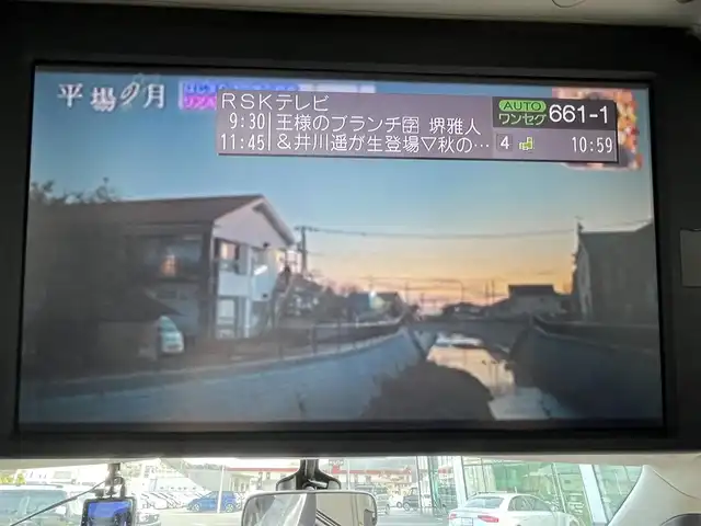 日産 セレナ ハイウェイスター V 岡山県 2019(令1)年 5.4万km ダイヤモンドブラック 登録時走行距離53138km/禁煙車/純正10インチナビ(MM519D-L)/　(CD/DVD/フルセグTV/Bluetooth)/フリップダウンモニター/全方位/フロント/両サイド/バックカメラ/プロパイロット/側方支援/後側方支援（BSM）/エマージェンシーブレーキ/速度標識表示/道路標識表示/駐車支援/ふらつき警報/ドライブレコーダー/ビルトインETC/両側パワースライドドア/革巻きステアリング/ステアリングスイッチ/純正LEDヘッドライト/フォグライト/オートライト/プッシュスタート/スマートキー/スペアキー×1/アイドリングストップ/純正アルミホイール 16インチ/ドアバイザー/ロールサンシェード/電動格納ミラー/純正フロアマット/横滑防止装置/盗難防止装置