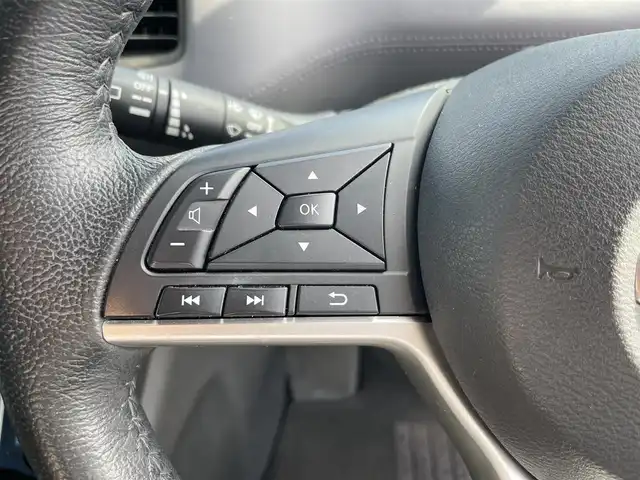 日産 セレナ ハイウェイスター V 岡山県 2019(令1)年 5.4万km ダイヤモンドブラック 登録時走行距離53138km/禁煙車/純正10インチナビ(MM519D-L)/　(CD/DVD/フルセグTV/Bluetooth)/フリップダウンモニター/全方位/フロント/両サイド/バックカメラ/プロパイロット/側方支援/後側方支援（BSM）/エマージェンシーブレーキ/速度標識表示/道路標識表示/駐車支援/ふらつき警報/ドライブレコーダー/ビルトインETC/両側パワースライドドア/革巻きステアリング/ステアリングスイッチ/純正LEDヘッドライト/フォグライト/オートライト/プッシュスタート/スマートキー/スペアキー×1/アイドリングストップ/純正アルミホイール 16インチ/ドアバイザー/ロールサンシェード/電動格納ミラー/純正フロアマット/横滑防止装置/盗難防止装置