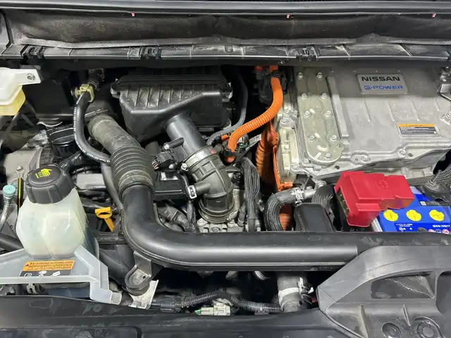 日産 セレナ e－パワー ハイウェイスター V 神奈川県 2019(令1)年 7.5万km ブリリアントホワイトパール 純正ディーラーオプションSDナビ/Bluetooth・CD・DVD・BD・SD・USB・AppleCarPlay・AndroidAuto・フルセグTV/後席専用モニター/全方位運転支援システム/インテリジェントアラウンドビューモニター/ハンズフリーパワースライドドア/ブラインドスポットモニター/シートヒーター/ステアリングヒーター/ビルトインETC/社外360度ドライブレコーダー/クルーズコントロール/レーンキープアシスト/アイドリングストップ/社外フロアマット/スマートキー/純正16インチアルミホイール/LEDヘッドランプ/ウォークスルー/横滑り防止装置/盗難防止装置/衝突被害軽減システム