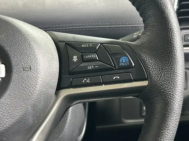 日産 セレナ e－パワー ハイウェイスター V 神奈川県 2019(令1)年 7.5万km ブリリアントホワイトパール 純正ディーラーオプションSDナビ/Bluetooth・CD・DVD・BD・SD・USB・AppleCarPlay・AndroidAuto・フルセグTV/後席専用モニター/全方位運転支援システム/インテリジェントアラウンドビューモニター/ハンズフリーパワースライドドア/ブラインドスポットモニター/シートヒーター/ステアリングヒーター/ビルトインETC/社外360度ドライブレコーダー/クルーズコントロール/レーンキープアシスト/アイドリングストップ/社外フロアマット/スマートキー/純正16インチアルミホイール/LEDヘッドランプ/ウォークスルー/横滑り防止装置/盗難防止装置/衝突被害軽減システム