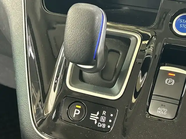 日産 セレナ e－パワー ハイウェイスター V 神奈川県 2019(令1)年 7.5万km ブリリアントホワイトパール 純正ディーラーオプションSDナビ/Bluetooth・CD・DVD・BD・SD・USB・AppleCarPlay・AndroidAuto・フルセグTV/後席専用モニター/全方位運転支援システム/インテリジェントアラウンドビューモニター/ハンズフリーパワースライドドア/ブラインドスポットモニター/シートヒーター/ステアリングヒーター/ビルトインETC/社外360度ドライブレコーダー/クルーズコントロール/レーンキープアシスト/アイドリングストップ/社外フロアマット/スマートキー/純正16インチアルミホイール/LEDヘッドランプ/ウォークスルー/横滑り防止装置/盗難防止装置/衝突被害軽減システム