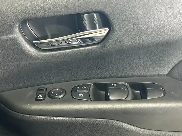 日産 セレナ e－パワー ハイウェイスター V 神奈川県 2019(令1)年 7.5万km ブリリアントホワイトパール 純正ディーラーオプションSDナビ/Bluetooth・CD・DVD・BD・SD・USB・AppleCarPlay・AndroidAuto・フルセグTV/後席専用モニター/全方位運転支援システム/インテリジェントアラウンドビューモニター/ハンズフリーパワースライドドア/ブラインドスポットモニター/シートヒーター/ステアリングヒーター/ビルトインETC/社外360度ドライブレコーダー/クルーズコントロール/レーンキープアシスト/アイドリングストップ/社外フロアマット/スマートキー/純正16インチアルミホイール/LEDヘッドランプ/ウォークスルー/横滑り防止装置/盗難防止装置/衝突被害軽減システム