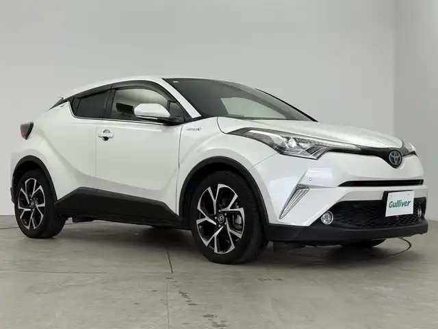 トヨタ Ｃ－ＨＲ G 愛知県 2017(平29)年 6.8万km ホワイトパールクリスタルシャイン 純正ナビ（CD・DVD・Bluetooth・フルセグTV）/バックカメラ/純正ドライブレコーダー/ETC2.0/クルーズコントロール/前席シートヒーター/BSM/クリアランスソナー/LEDオートライト/オートハイビーム/横滑り防止装置/レーンキープアシスト/コーナーセンサー/盗難防止装置/衝突軽減ブレーキ/純正アルミホイール/社外ハンドルカバー/社外シートカバー/純正フロアマット/AC100V