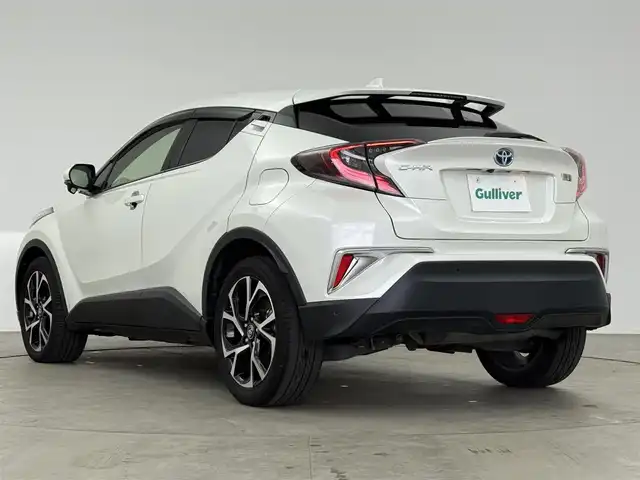 トヨタ Ｃ－ＨＲ G 愛知県 2017(平29)年 6.8万km ホワイトパールクリスタルシャイン 純正ナビ（CD・DVD・Bluetooth・フルセグTV）/バックカメラ/純正ドライブレコーダー/ETC2.0/クルーズコントロール/前席シートヒーター/BSM/クリアランスソナー/LEDオートライト/オートハイビーム/横滑り防止装置/レーンキープアシスト/コーナーセンサー/盗難防止装置/衝突軽減ブレーキ/純正アルミホイール/社外ハンドルカバー/社外シートカバー/純正フロアマット/AC100V