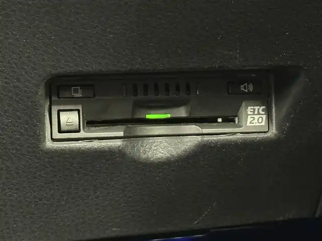 トヨタ Ｃ－ＨＲ G 愛知県 2017(平29)年 6.8万km ホワイトパールクリスタルシャイン 純正ナビ（CD・DVD・Bluetooth・フルセグTV）/バックカメラ/純正ドライブレコーダー/ETC2.0/クルーズコントロール/前席シートヒーター/BSM/クリアランスソナー/LEDオートライト/オートハイビーム/横滑り防止装置/レーンキープアシスト/コーナーセンサー/盗難防止装置/衝突軽減ブレーキ/純正アルミホイール/社外ハンドルカバー/社外シートカバー/純正フロアマット/AC100V