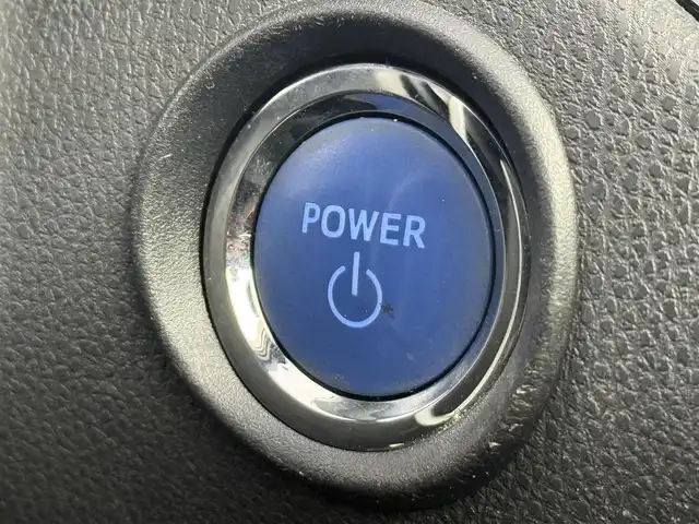 トヨタ Ｃ－ＨＲ G 愛知県 2017(平29)年 6.8万km ホワイトパールクリスタルシャイン 純正ナビ（CD・DVD・Bluetooth・フルセグTV）/バックカメラ/純正ドライブレコーダー/ETC2.0/クルーズコントロール/前席シートヒーター/BSM/クリアランスソナー/LEDオートライト/オートハイビーム/横滑り防止装置/レーンキープアシスト/コーナーセンサー/盗難防止装置/衝突軽減ブレーキ/純正アルミホイール/社外ハンドルカバー/社外シートカバー/純正フロアマット/AC100V