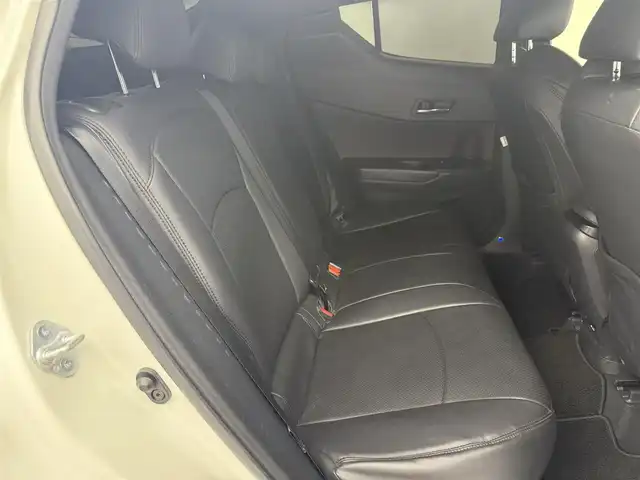 トヨタ Ｃ－ＨＲ G 愛知県 2017(平29)年 6.8万km ホワイトパールクリスタルシャイン 純正ナビ（CD・DVD・Bluetooth・フルセグTV）/バックカメラ/純正ドライブレコーダー/ETC2.0/クルーズコントロール/前席シートヒーター/BSM/クリアランスソナー/LEDオートライト/オートハイビーム/横滑り防止装置/レーンキープアシスト/コーナーセンサー/盗難防止装置/衝突軽減ブレーキ/純正アルミホイール/社外ハンドルカバー/社外シートカバー/純正フロアマット/AC100V