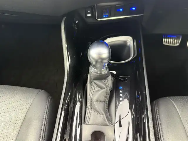 トヨタ Ｃ－ＨＲ G 愛知県 2017(平29)年 6.8万km ホワイトパールクリスタルシャイン 純正ナビ（CD・DVD・Bluetooth・フルセグTV）/バックカメラ/純正ドライブレコーダー/ETC2.0/クルーズコントロール/前席シートヒーター/BSM/クリアランスソナー/LEDオートライト/オートハイビーム/横滑り防止装置/レーンキープアシスト/コーナーセンサー/盗難防止装置/衝突軽減ブレーキ/純正アルミホイール/社外ハンドルカバー/社外シートカバー/純正フロアマット/AC100V