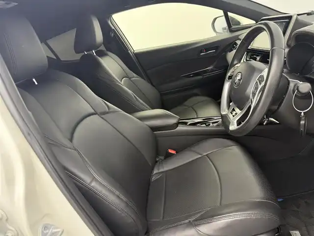 トヨタ Ｃ－ＨＲ G 愛知県 2017(平29)年 6.8万km ホワイトパールクリスタルシャイン 純正ナビ（CD・DVD・Bluetooth・フルセグTV）/バックカメラ/純正ドライブレコーダー/ETC2.0/クルーズコントロール/前席シートヒーター/BSM/クリアランスソナー/LEDオートライト/オートハイビーム/横滑り防止装置/レーンキープアシスト/コーナーセンサー/盗難防止装置/衝突軽減ブレーキ/純正アルミホイール/社外ハンドルカバー/社外シートカバー/純正フロアマット/AC100V
