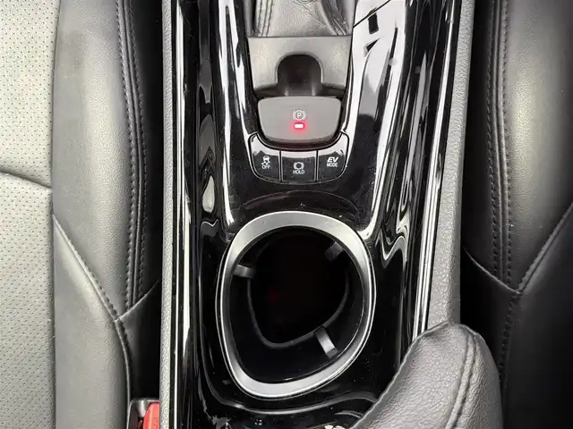 トヨタ Ｃ－ＨＲ G 愛知県 2017(平29)年 6.8万km ホワイトパールクリスタルシャイン 純正ナビ（CD・DVD・Bluetooth・フルセグTV）/バックカメラ/純正ドライブレコーダー/ETC2.0/クルーズコントロール/前席シートヒーター/BSM/クリアランスソナー/LEDオートライト/オートハイビーム/横滑り防止装置/レーンキープアシスト/コーナーセンサー/盗難防止装置/衝突軽減ブレーキ/純正アルミホイール/社外ハンドルカバー/社外シートカバー/純正フロアマット/AC100V