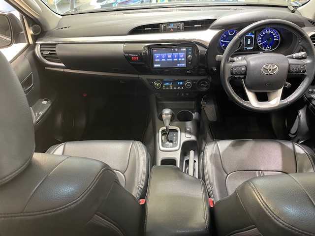 トヨタ ハイラックス Z 宮城県 2018(平30)年 8.6万km アティチュードブラックマイカ 4WD/社外エンジンスターター/トヨタセーフティセンス/・プリクラッシュセーフティ/・クルーズコントロール/・レーンキープアシスト/・ダウンヒルアシストコントロール/・車線逸脱警報装置/純正ナビ/・型番：NSZT-W66T/・フルセグTV/Bluetooth/CD/DVD/・バックカメラ/・ETC/革巻きステアリング/・ステアリングスイッチ/プッシュスタート/・スマートキー/LEDヘッドライト/・オートライト/革調シートカバー/トノカバー/ドアバイザー