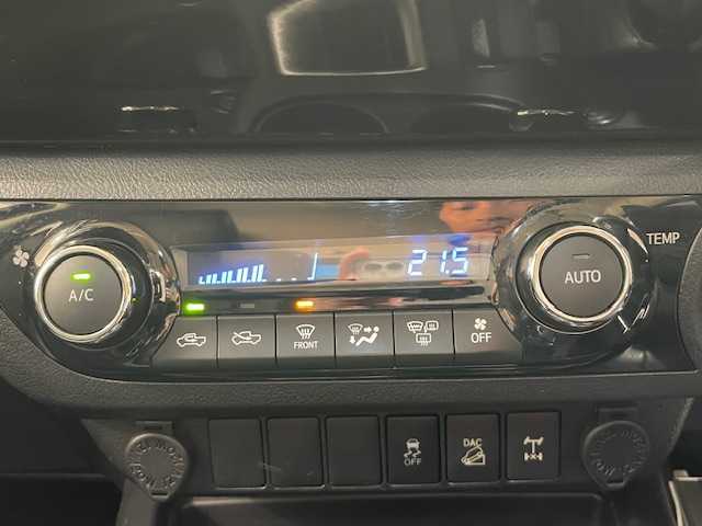 トヨタ ハイラックス Z 宮城県 2018(平30)年 8.6万km アティチュードブラックマイカ 4WD/社外エンジンスターター/トヨタセーフティセンス/・プリクラッシュセーフティ/・クルーズコントロール/・レーンキープアシスト/・ダウンヒルアシストコントロール/・車線逸脱警報装置/純正ナビ/・型番：NSZT-W66T/・フルセグTV/Bluetooth/CD/DVD/・バックカメラ/・ETC/革巻きステアリング/・ステアリングスイッチ/プッシュスタート/・スマートキー/LEDヘッドライト/・オートライト/革調シートカバー/トノカバー/ドアバイザー