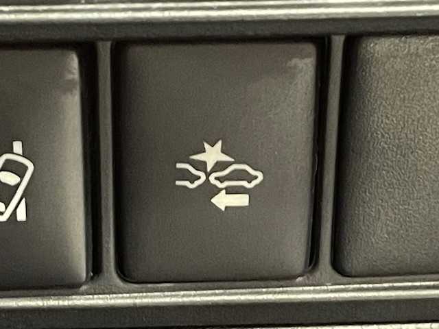 トヨタ ハイラックス Z 宮城県 2018(平30)年 8.6万km アティチュードブラックマイカ 4WD/社外エンジンスターター/トヨタセーフティセンス/・プリクラッシュセーフティ/・クルーズコントロール/・レーンキープアシスト/・ダウンヒルアシストコントロール/・車線逸脱警報装置/純正ナビ/・型番：NSZT-W66T/・フルセグTV/Bluetooth/CD/DVD/・バックカメラ/・ETC/革巻きステアリング/・ステアリングスイッチ/プッシュスタート/・スマートキー/LEDヘッドライト/・オートライト/革調シートカバー/トノカバー/ドアバイザー