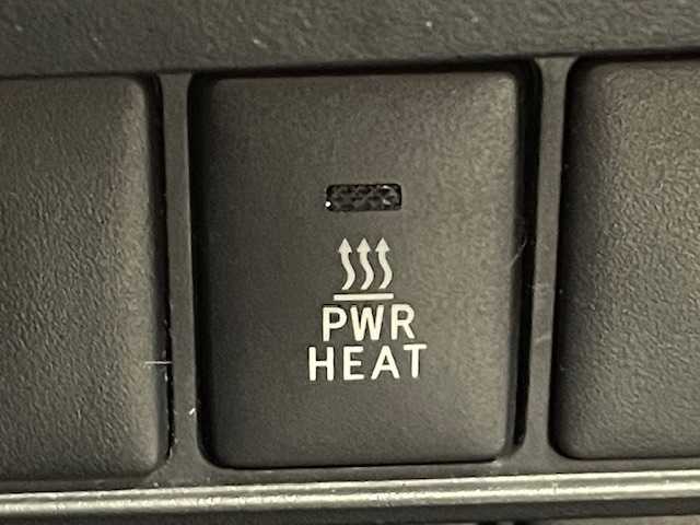 トヨタ ハイラックス Z 宮城県 2018(平30)年 8.6万km アティチュードブラックマイカ 4WD/社外エンジンスターター/トヨタセーフティセンス/・プリクラッシュセーフティ/・クルーズコントロール/・レーンキープアシスト/・ダウンヒルアシストコントロール/・車線逸脱警報装置/純正ナビ/・型番：NSZT-W66T/・フルセグTV/Bluetooth/CD/DVD/・バックカメラ/・ETC/革巻きステアリング/・ステアリングスイッチ/プッシュスタート/・スマートキー/LEDヘッドライト/・オートライト/革調シートカバー/トノカバー/ドアバイザー