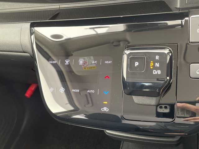 三菱 ｅＫクロス ＥＶ G 愛知県 2023(令5)年 1.9万km 茶Ⅱ SDナビ/バックカメラ/コーナーセンサー/LEDヘッドライト/ドライブレコーダー/衝突軽減システム/フルセグ/CD DVD/Bluetooth/ステアリングスイッチ/スマートキー/プッシュスタート