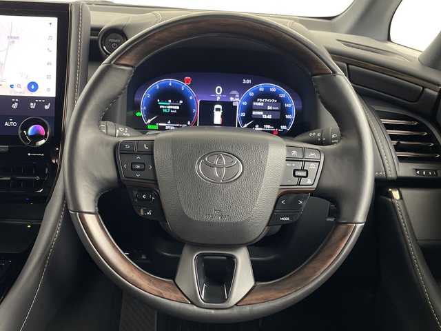 トヨタ アルファードハイブリット Z 埼玉県 2024(令6)年 2.8万km プラチナホワイトパールマイカ 純正ナビ/全方位カメラ/電動リアゲート/ビルトインETC2.0/レーダークルーズコントロール/両側パワースライドドア/ワイヤレス充電器/ハンドルヒーター/BSM/AC100V/ドライブレコーダー/全席パワーシート/オットマン/レーンキープアシスト　/安心降車アシスト/ロードサインアシスト/ロールサンシェード/LEDヘッドライト/オートマチックハイビーム/フォグランプ/純正フロアマット/純正アルミホイール