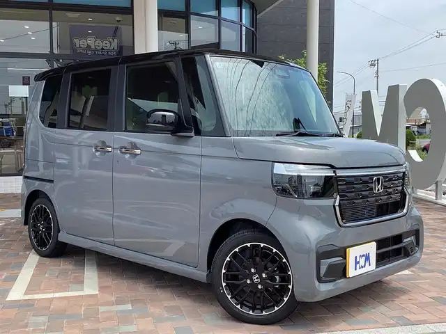 ホンダ Ｎ ＢＯＸ カスタム ターボ コーディネートS 三重県 2024(令6)年 0.7万km グレーⅡ Honda SENSING/衝突軽減ブレーキ（CMBS）/踏み間違い衝突軽減システム/路外逸脱抑制機能/歩行者事故低減ステアリング/先行車発進お知らせ機能/標識認識機能/オートハイビーム/パーキングセンサーシステム/アダプティブクルーズコントロール/純正9インチナビ/フルセグ/Bluetooth/Apple Car Play/Android Auto/バックカメラ/LEDヘッドライト/両側パワースライドドア/前席シートヒーター/スマートキー/プッシュスタート/ハーフレザーシート/シートバックテーブル/ステアリングスイッチ/純正15インチアルミ