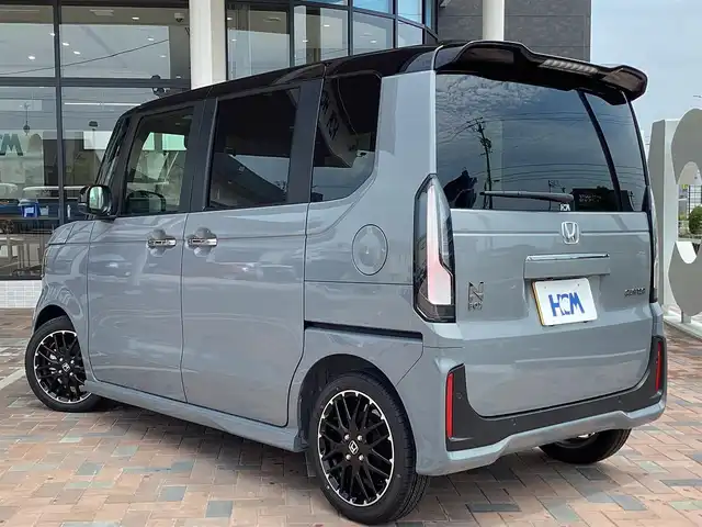 ホンダ Ｎ ＢＯＸ カスタム ターボ コーディネートS 三重県 2024(令6)年 0.7万km グレーⅡ Honda SENSING/衝突軽減ブレーキ（CMBS）/踏み間違い衝突軽減システム/路外逸脱抑制機能/歩行者事故低減ステアリング/先行車発進お知らせ機能/標識認識機能/オートハイビーム/パーキングセンサーシステム/アダプティブクルーズコントロール/純正9インチナビ/フルセグ/Bluetooth/Apple Car Play/Android Auto/バックカメラ/LEDヘッドライト/両側パワースライドドア/前席シートヒーター/スマートキー/プッシュスタート/ハーフレザーシート/シートバックテーブル/ステアリングスイッチ/純正15インチアルミ