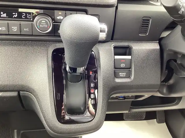 ホンダ Ｎ ＢＯＸ カスタム ターボ コーディネートS 三重県 2024(令6)年 0.7万km グレーⅡ Honda SENSING/衝突軽減ブレーキ（CMBS）/踏み間違い衝突軽減システム/路外逸脱抑制機能/歩行者事故低減ステアリング/先行車発進お知らせ機能/標識認識機能/オートハイビーム/パーキングセンサーシステム/アダプティブクルーズコントロール/純正9インチナビ/フルセグ/Bluetooth/Apple Car Play/Android Auto/バックカメラ/LEDヘッドライト/両側パワースライドドア/前席シートヒーター/スマートキー/プッシュスタート/ハーフレザーシート/シートバックテーブル/ステアリングスイッチ/純正15インチアルミ