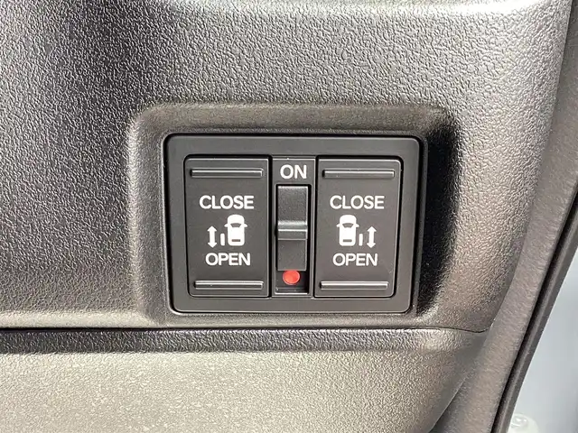 ホンダ Ｎ ＢＯＸ カスタム ターボ コーディネートS 三重県 2024(令6)年 0.7万km グレーⅡ Honda SENSING/衝突軽減ブレーキ（CMBS）/踏み間違い衝突軽減システム/路外逸脱抑制機能/歩行者事故低減ステアリング/先行車発進お知らせ機能/標識認識機能/オートハイビーム/パーキングセンサーシステム/アダプティブクルーズコントロール/純正9インチナビ/フルセグ/Bluetooth/Apple Car Play/Android Auto/バックカメラ/LEDヘッドライト/両側パワースライドドア/前席シートヒーター/スマートキー/プッシュスタート/ハーフレザーシート/シートバックテーブル/ステアリングスイッチ/純正15インチアルミ