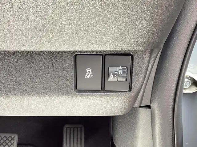 ホンダ Ｎ ＢＯＸ カスタム ターボ コーディネートS 三重県 2024(令6)年 0.7万km グレーⅡ Honda SENSING/衝突軽減ブレーキ（CMBS）/踏み間違い衝突軽減システム/路外逸脱抑制機能/歩行者事故低減ステアリング/先行車発進お知らせ機能/標識認識機能/オートハイビーム/パーキングセンサーシステム/アダプティブクルーズコントロール/純正9インチナビ/フルセグ/Bluetooth/Apple Car Play/Android Auto/バックカメラ/LEDヘッドライト/両側パワースライドドア/前席シートヒーター/スマートキー/プッシュスタート/ハーフレザーシート/シートバックテーブル/ステアリングスイッチ/純正15インチアルミ