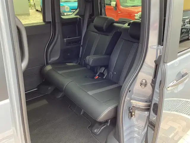 ホンダ Ｎ ＢＯＸ カスタム ターボ コーディネートS 三重県 2024(令6)年 0.7万km グレーⅡ Honda SENSING/衝突軽減ブレーキ（CMBS）/踏み間違い衝突軽減システム/路外逸脱抑制機能/歩行者事故低減ステアリング/先行車発進お知らせ機能/標識認識機能/オートハイビーム/パーキングセンサーシステム/アダプティブクルーズコントロール/純正9インチナビ/フルセグ/Bluetooth/Apple Car Play/Android Auto/バックカメラ/LEDヘッドライト/両側パワースライドドア/前席シートヒーター/スマートキー/プッシュスタート/ハーフレザーシート/シートバックテーブル/ステアリングスイッチ/純正15インチアルミ