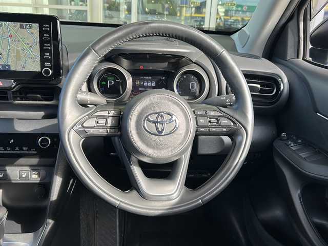 トヨタ ヤリスクロス ハイブリッド G 静岡県 2023(令5)年 3.6万km ブラックマイカ 純正ナビ/FM/AM/USB/Bluetooth/Miracast/主要装備/・バックカメラ　/・コーナーセンサー　/・ＢＳＭ　/・ＥＴＣ　/・レーダークルーズコントロール　/・シートヒーター　/・ドライブレコーダー　/・ハンドルヒーター　/・スマートキー　/・ＳＯＳコール　/・オートホールド　/・保証書/・取扱説明書/・スペアキー/・衝突軽減システム/・レーンキープ/・プッシュスタート/・RCTA/・PKSB/・RSA/・社外アルミホイール（Precious）/・横滑り防止装置/・オートライト/・オートハイビーム/・ステアリングリモコン