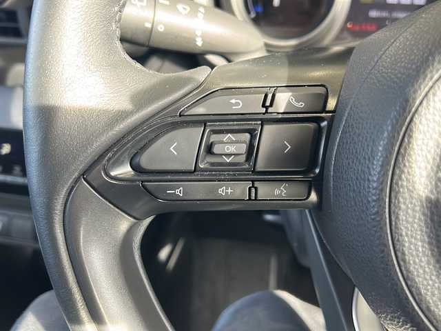 トヨタ ヤリスクロス ハイブリッド G 静岡県 2023(令5)年 3.6万km ブラックマイカ 純正ナビ/FM/AM/USB/Bluetooth/Miracast/主要装備/・バックカメラ　/・コーナーセンサー　/・ＢＳＭ　/・ＥＴＣ　/・レーダークルーズコントロール　/・シートヒーター　/・ドライブレコーダー　/・ハンドルヒーター　/・スマートキー　/・ＳＯＳコール　/・オートホールド　/・保証書/・取扱説明書/・スペアキー/・衝突軽減システム/・レーンキープ/・プッシュスタート/・RCTA/・PKSB/・RSA/・社外アルミホイール（Precious）/・横滑り防止装置/・オートライト/・オートハイビーム/・ステアリングリモコン