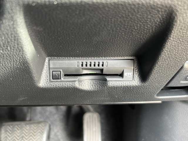 トヨタ ヤリスクロス ハイブリッド G 静岡県 2023(令5)年 3.6万km ブラックマイカ 純正ナビ/FM/AM/USB/Bluetooth/Miracast/主要装備/・バックカメラ　/・コーナーセンサー　/・ＢＳＭ　/・ＥＴＣ　/・レーダークルーズコントロール　/・シートヒーター　/・ドライブレコーダー　/・ハンドルヒーター　/・スマートキー　/・ＳＯＳコール　/・オートホールド　/・保証書/・取扱説明書/・スペアキー/・衝突軽減システム/・レーンキープ/・プッシュスタート/・RCTA/・PKSB/・RSA/・社外アルミホイール（Precious）/・横滑り防止装置/・オートライト/・オートハイビーム/・ステアリングリモコン