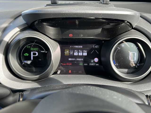 トヨタ ヤリスクロス ハイブリッド G 静岡県 2023(令5)年 3.6万km ブラックマイカ 純正ナビ/FM/AM/USB/Bluetooth/Miracast/主要装備/・バックカメラ　/・コーナーセンサー　/・ＢＳＭ　/・ＥＴＣ　/・レーダークルーズコントロール　/・シートヒーター　/・ドライブレコーダー　/・ハンドルヒーター　/・スマートキー　/・ＳＯＳコール　/・オートホールド　/・保証書/・取扱説明書/・スペアキー/・衝突軽減システム/・レーンキープ/・プッシュスタート/・RCTA/・PKSB/・RSA/・社外アルミホイール（Precious）/・横滑り防止装置/・オートライト/・オートハイビーム/・ステアリングリモコン