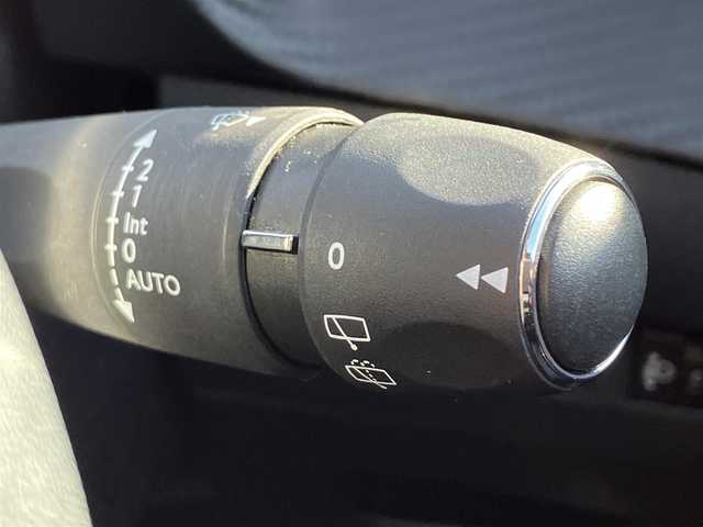 プジョー ２０８ アリュール 三重県 2021(令3)年 5.6万km 白 ♪アクティブセーフティブレーキ/♪レーンキープアシスト/♪トラフィックサインインフォメーション/♪アクティブクルーズコントロール/♪パーキングアシスト/♪純正ナビ/ ・DTV・Bluetooth/ ・Apple Car Play/ ・Android Auto/ ・ミラーリンク/♪全方位モニター/♪バックカメラ/♪ハーフレザーシート/♪スマートキー×2/♪プッシュスタート/♪純正16インチAW/♪充電ポート×3/♪ドライブレコーダー(前後)/♪電動パーキング/♪LEDヘッドライト/♪リアフォグ/♪オートライト/♪オートワイパー/♪オートリトラクタブルミラー/♪アイドリングストップ/♪革巻きステアリング/♪パドルシフト/♪フロアマット/♪プライバシーガラス/♪サイド/カーテンエアバック