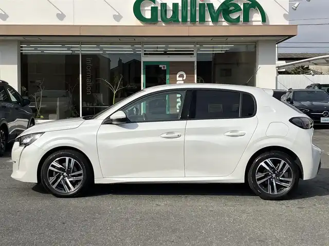 プジョー ２０８ アリュール 三重県 2021(令3)年 5.6万km 白 ♪アクティブセーフティブレーキ/♪レーンキープアシスト/♪トラフィックサインインフォメーション/♪アクティブクルーズコントロール/♪パーキングアシスト/♪純正ナビ/ ・DTV・Bluetooth/ ・Apple Car Play/ ・Android Auto/ ・ミラーリンク/♪全方位モニター/♪バックカメラ/♪ハーフレザーシート/♪スマートキー×2/♪プッシュスタート/♪純正16インチAW/♪充電ポート×3/♪ドライブレコーダー(前後)/♪電動パーキング/♪LEDヘッドライト/♪リアフォグ/♪オートライト/♪オートワイパー/♪オートリトラクタブルミラー/♪アイドリングストップ/♪革巻きステアリング/♪パドルシフト/♪フロアマット/♪プライバシーガラス/♪サイド/カーテンエアバック