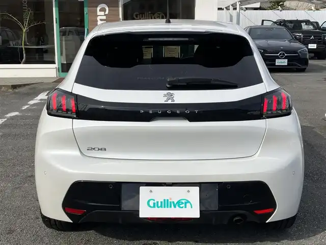 プジョー ２０８ アリュール 三重県 2021(令3)年 5.6万km 白 ♪アクティブセーフティブレーキ/♪レーンキープアシスト/♪トラフィックサインインフォメーション/♪アクティブクルーズコントロール/♪パーキングアシスト/♪純正ナビ/ ・DTV・Bluetooth/ ・Apple Car Play/ ・Android Auto/ ・ミラーリンク/♪全方位モニター/♪バックカメラ/♪ハーフレザーシート/♪スマートキー×2/♪プッシュスタート/♪純正16インチAW/♪充電ポート×3/♪ドライブレコーダー(前後)/♪電動パーキング/♪LEDヘッドライト/♪リアフォグ/♪オートライト/♪オートワイパー/♪オートリトラクタブルミラー/♪アイドリングストップ/♪革巻きステアリング/♪パドルシフト/♪フロアマット/♪プライバシーガラス/♪サイド/カーテンエアバック