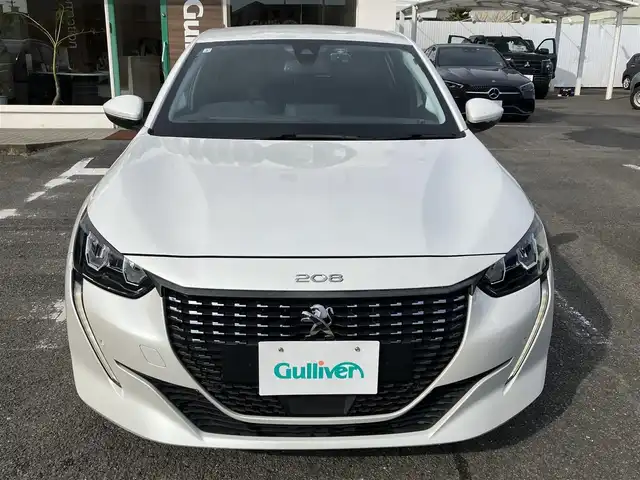 プジョー ２０８ アリュール 三重県 2021(令3)年 5.6万km 白 ♪アクティブセーフティブレーキ/♪レーンキープアシスト/♪トラフィックサインインフォメーション/♪アクティブクルーズコントロール/♪パーキングアシスト/♪純正ナビ/ ・DTV・Bluetooth/ ・Apple Car Play/ ・Android Auto/ ・ミラーリンク/♪全方位モニター/♪バックカメラ/♪ハーフレザーシート/♪スマートキー×2/♪プッシュスタート/♪純正16インチAW/♪充電ポート×3/♪ドライブレコーダー(前後)/♪電動パーキング/♪LEDヘッドライト/♪リアフォグ/♪オートライト/♪オートワイパー/♪オートリトラクタブルミラー/♪アイドリングストップ/♪革巻きステアリング/♪パドルシフト/♪フロアマット/♪プライバシーガラス/♪サイド/カーテンエアバック