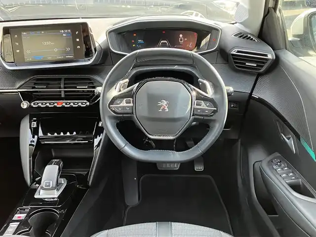 プジョー ２０８ アリュール 三重県 2021(令3)年 5.6万km 白 ♪アクティブセーフティブレーキ/♪レーンキープアシスト/♪トラフィックサインインフォメーション/♪アクティブクルーズコントロール/♪パーキングアシスト/♪純正ナビ/ ・DTV・Bluetooth/ ・Apple Car Play/ ・Android Auto/ ・ミラーリンク/♪全方位モニター/♪バックカメラ/♪ハーフレザーシート/♪スマートキー×2/♪プッシュスタート/♪純正16インチAW/♪充電ポート×3/♪ドライブレコーダー(前後)/♪電動パーキング/♪LEDヘッドライト/♪リアフォグ/♪オートライト/♪オートワイパー/♪オートリトラクタブルミラー/♪アイドリングストップ/♪革巻きステアリング/♪パドルシフト/♪フロアマット/♪プライバシーガラス/♪サイド/カーテンエアバック