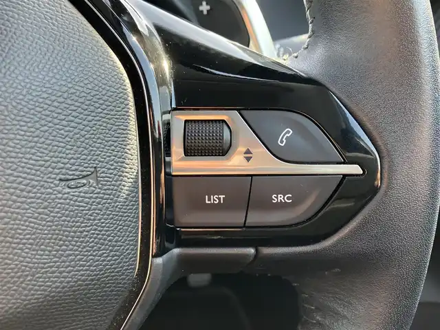 プジョー ２０８ アリュール 三重県 2021(令3)年 5.6万km 白 ♪アクティブセーフティブレーキ/♪レーンキープアシスト/♪トラフィックサインインフォメーション/♪アクティブクルーズコントロール/♪パーキングアシスト/♪純正ナビ/ ・DTV・Bluetooth/ ・Apple Car Play/ ・Android Auto/ ・ミラーリンク/♪全方位モニター/♪バックカメラ/♪ハーフレザーシート/♪スマートキー×2/♪プッシュスタート/♪純正16インチAW/♪充電ポート×3/♪ドライブレコーダー(前後)/♪電動パーキング/♪LEDヘッドライト/♪リアフォグ/♪オートライト/♪オートワイパー/♪オートリトラクタブルミラー/♪アイドリングストップ/♪革巻きステアリング/♪パドルシフト/♪フロアマット/♪プライバシーガラス/♪サイド/カーテンエアバック