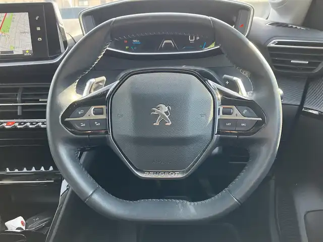 プジョー ２０８ アリュール 三重県 2021(令3)年 5.6万km 白 ♪アクティブセーフティブレーキ/♪レーンキープアシスト/♪トラフィックサインインフォメーション/♪アクティブクルーズコントロール/♪パーキングアシスト/♪純正ナビ/ ・DTV・Bluetooth/ ・Apple Car Play/ ・Android Auto/ ・ミラーリンク/♪全方位モニター/♪バックカメラ/♪ハーフレザーシート/♪スマートキー×2/♪プッシュスタート/♪純正16インチAW/♪充電ポート×3/♪ドライブレコーダー(前後)/♪電動パーキング/♪LEDヘッドライト/♪リアフォグ/♪オートライト/♪オートワイパー/♪オートリトラクタブルミラー/♪アイドリングストップ/♪革巻きステアリング/♪パドルシフト/♪フロアマット/♪プライバシーガラス/♪サイド/カーテンエアバック