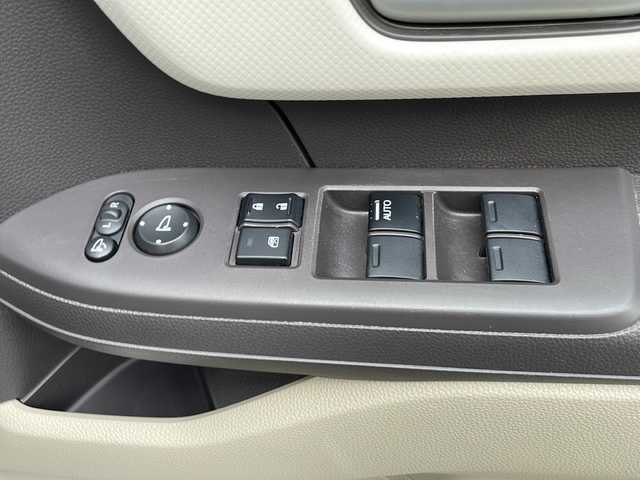 ホンダ Ｎ ＢＯＸ G L ホンダセンシング 沖縄県 2019(令1)年 5万km プラチナホワイトパール ホンダセンシング/純正ディスプレイオーディオ　(WX-221C)/　（AM/FM/CD/BT）/ワンセグTV/バックモニター/レーダークルーズコントロール/レーンキープ/シートヒーター/パワースライドドア　/LEDヘッドライト/オートライト/純正フロアマット/ビルトインETC/冬タイヤセット車載