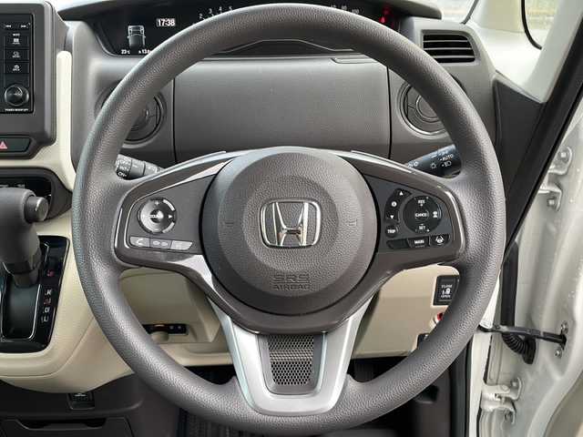 ホンダ Ｎ ＢＯＸ G L ホンダセンシング 沖縄県 2019(令1)年 5万km プラチナホワイトパール ホンダセンシング/純正ディスプレイオーディオ　(WX-221C)/　（AM/FM/CD/BT）/ワンセグTV/バックモニター/レーダークルーズコントロール/レーンキープ/シートヒーター/パワースライドドア　/LEDヘッドライト/オートライト/純正フロアマット/ビルトインETC/冬タイヤセット車載
